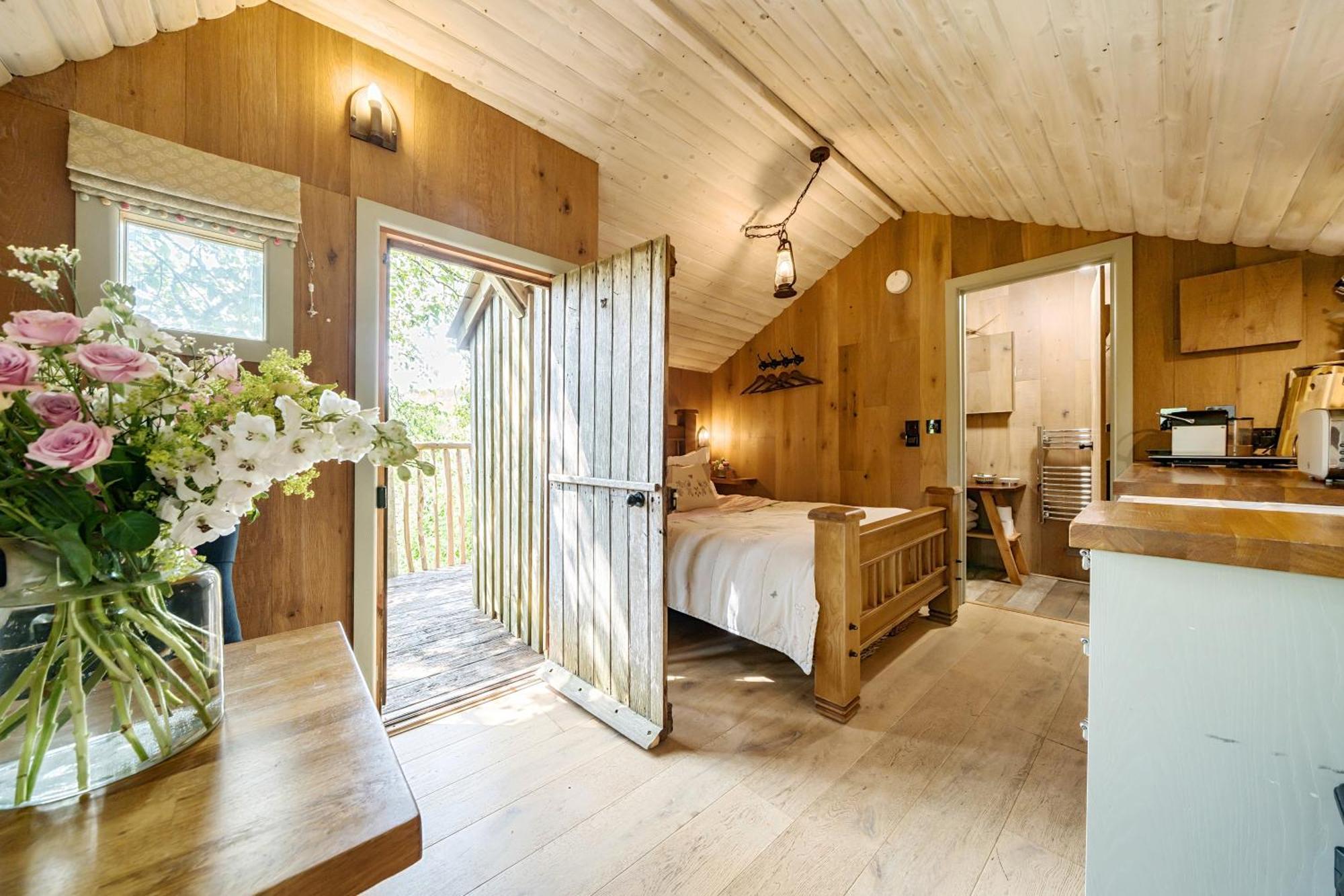 The Treehouse At Salcombe Farm Villa Kültér fotó